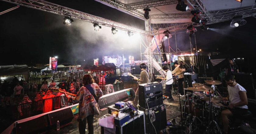 Vega Vega: strong takes on top 100 hits!